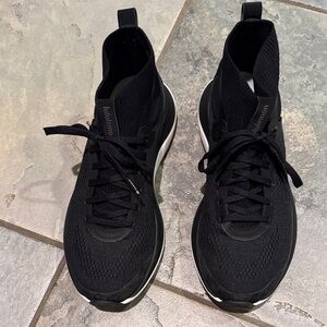 lululemon athletica women 7 Black Athletic Shoes